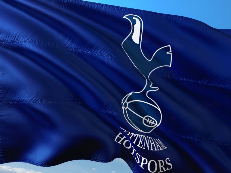 Tottenham tente de retenir Harry Kane en lui proposant  un salaire mirobolant